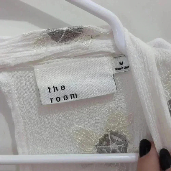 The room Women's Blouse with Embroidery - Picture 4 of 9